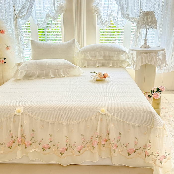 91家纺网 家纺一手货源 找家纺 苏米娜家纺SUMINA 2026新款PE高分子弯边工艺床裙款凉席三件套-可心 可心-奶油白