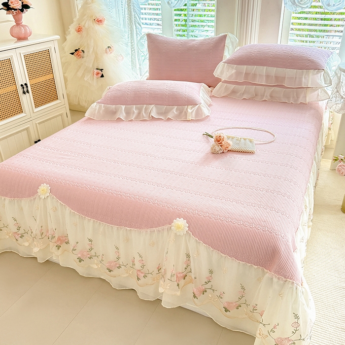 91家纺网 家纺一手货源 找家纺 苏米娜家纺SUMINA 2026新款PE高分子弯边工艺床裙款凉席三件套-可心 可心-粉黛