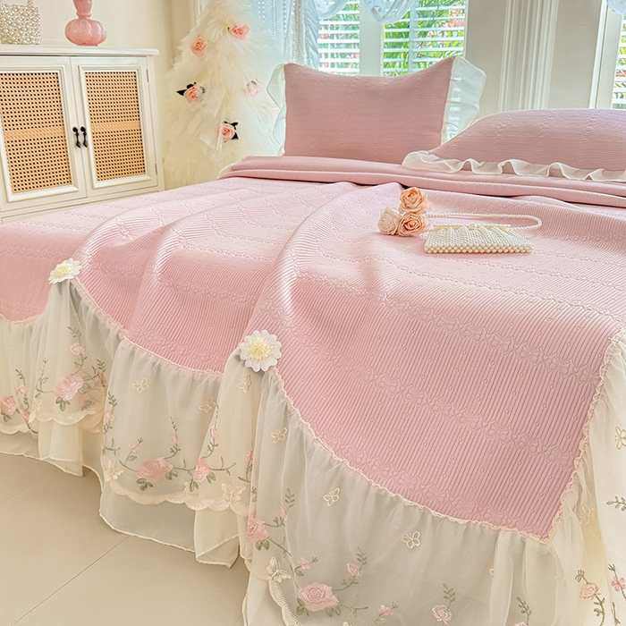 91家纺网 家纺一手货源 找家纺 苏米娜家纺SUMINA 2026新款PE高分子弯边工艺床裙款凉席三件套-可心 可心-粉黛