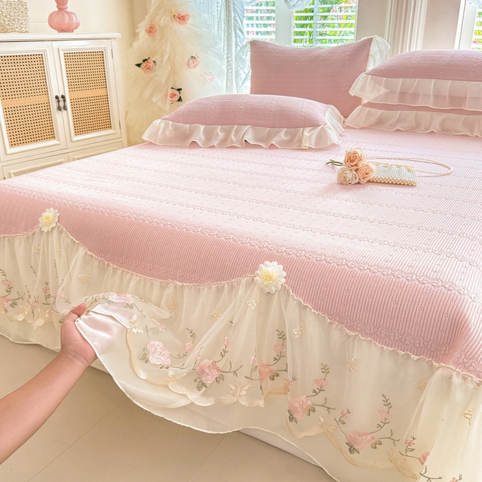 91家纺网 家纺一手货源 找家纺 苏米娜家纺SUMINA 2026新款PE高分子弯边工艺床裙款凉席三件套-可心 可心-粉黛