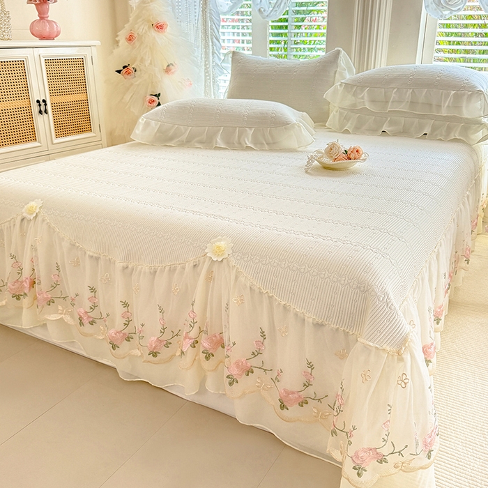 91家纺网 家纺一手货源 找家纺 苏米娜家纺SUMINA 2026新款PE高分子弯边工艺床裙款凉席三件套-可心 可心-奶油白