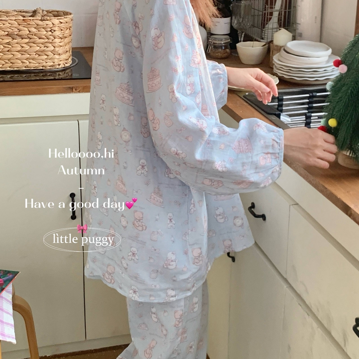 91家纺网 家纺一手货源 找家纺 妍景家居生活馆 2026春夏新款双层纱蕾丝纱布开衫套装 蛋糕小熊