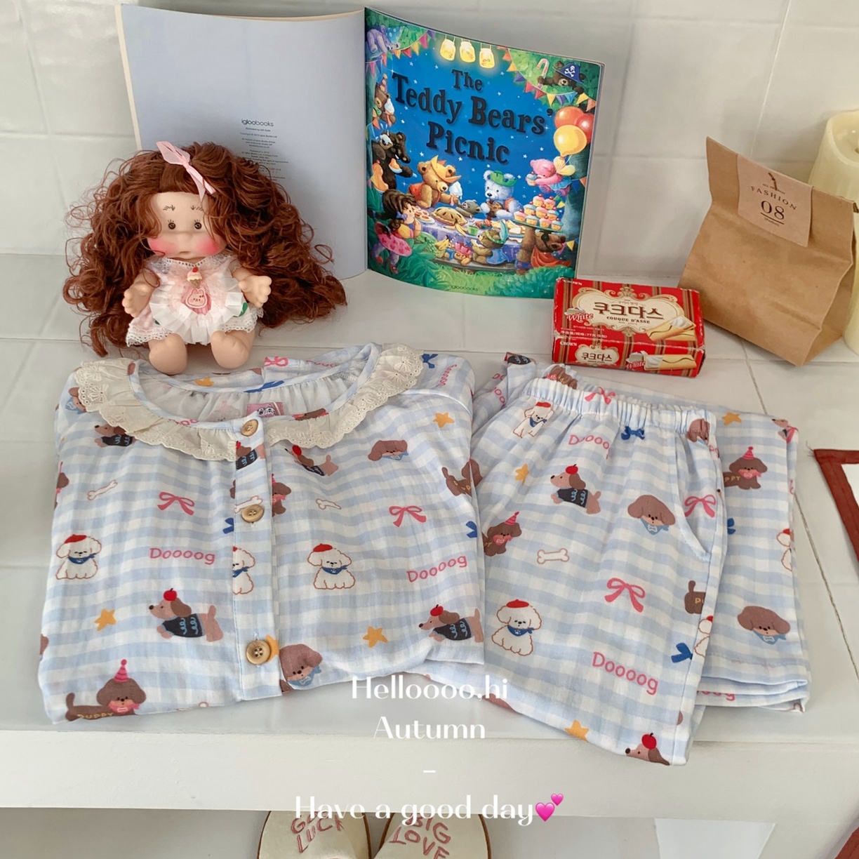 91家纺网 家纺一手货源 找家纺 妍景家居生活馆 2026春夏新款双层纱蕾丝纱布开衫套装 蓝格子蝴蝶结小狗