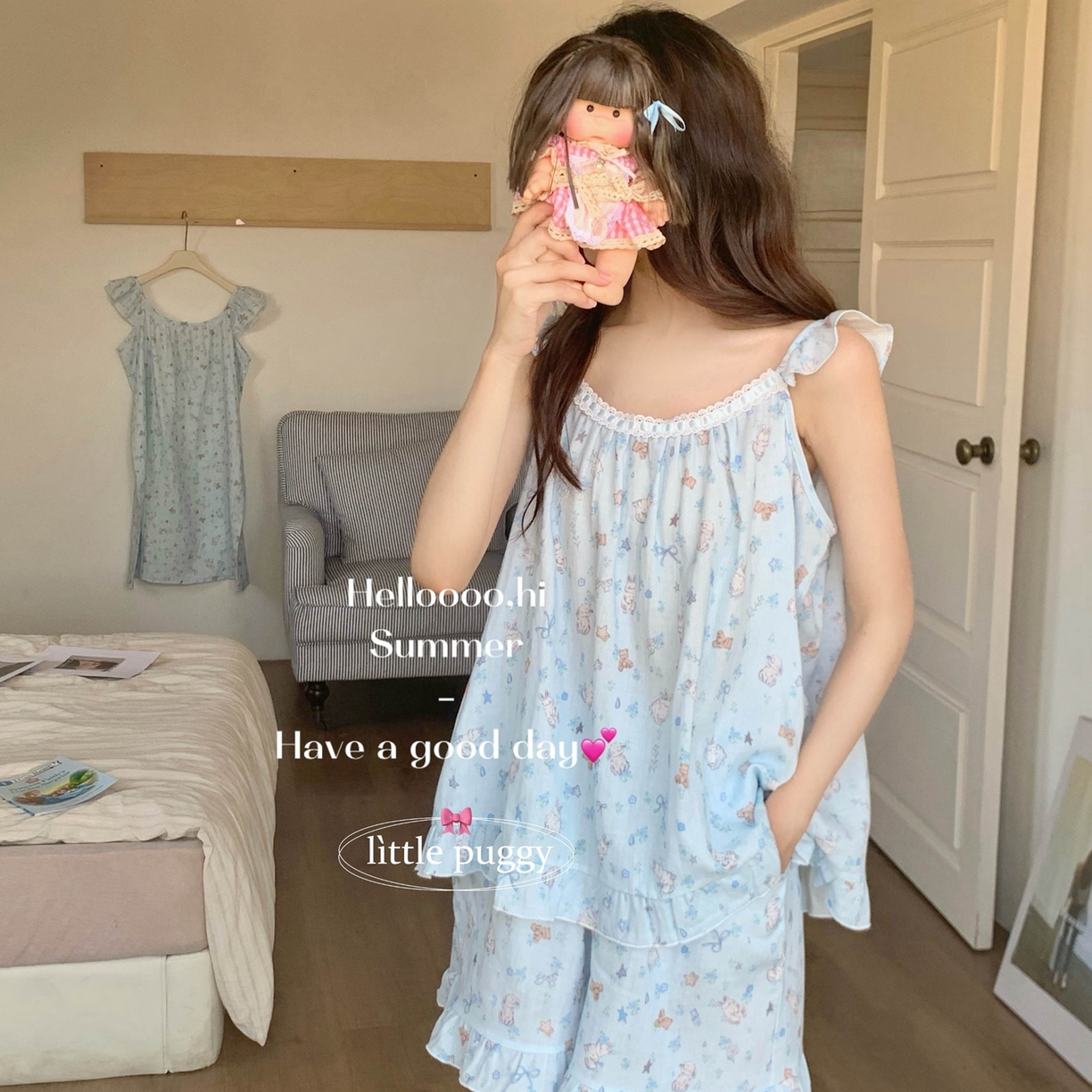 91家纺网 家纺一手货源 找家纺 （总）妍景家居生活馆 2026春夏新款小飞袖套装-蓝色雨后兔兔花园