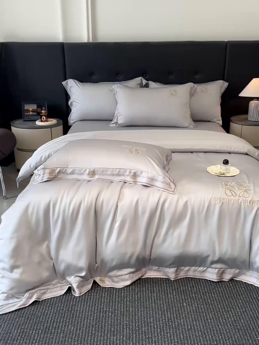 91家纺网 家纺一手货源 找家纺 （总）露梦家纺 2026新款A类水洗真丝轻奢刺绣拼接宽边四件套--贝拉系列