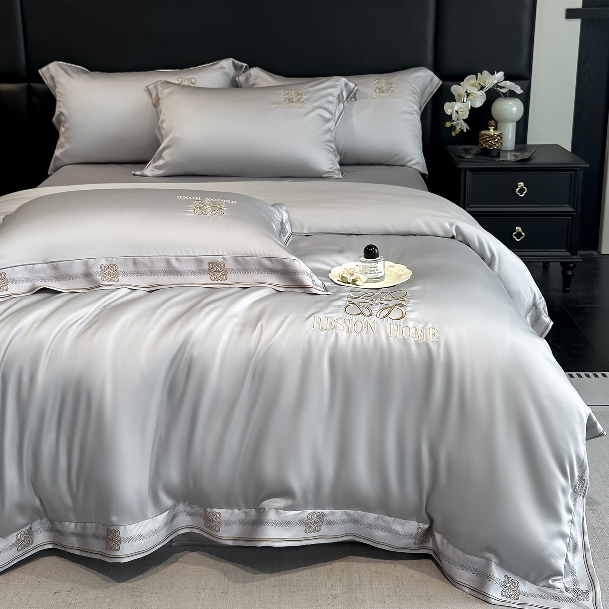 91家纺网 家纺一手货源 找家纺 （总）露梦家纺 2026新款A类水洗真丝轻奢刺绣拼接宽边四件套--贝拉系列