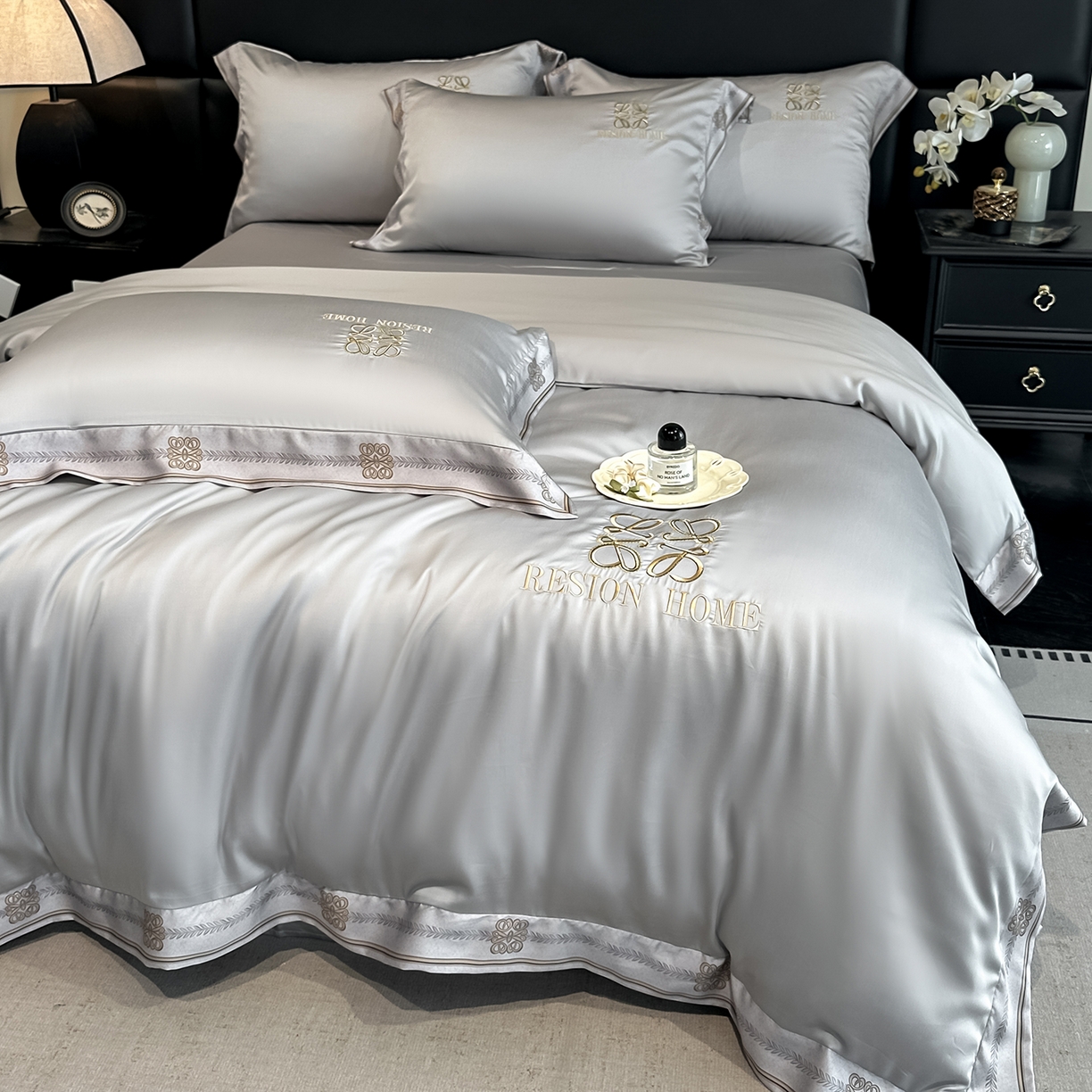 91家纺网 家纺一手货源 找家纺 （总）露梦家纺 2026新款A类水洗真丝轻奢刺绣拼接宽边四件套--贝拉系列