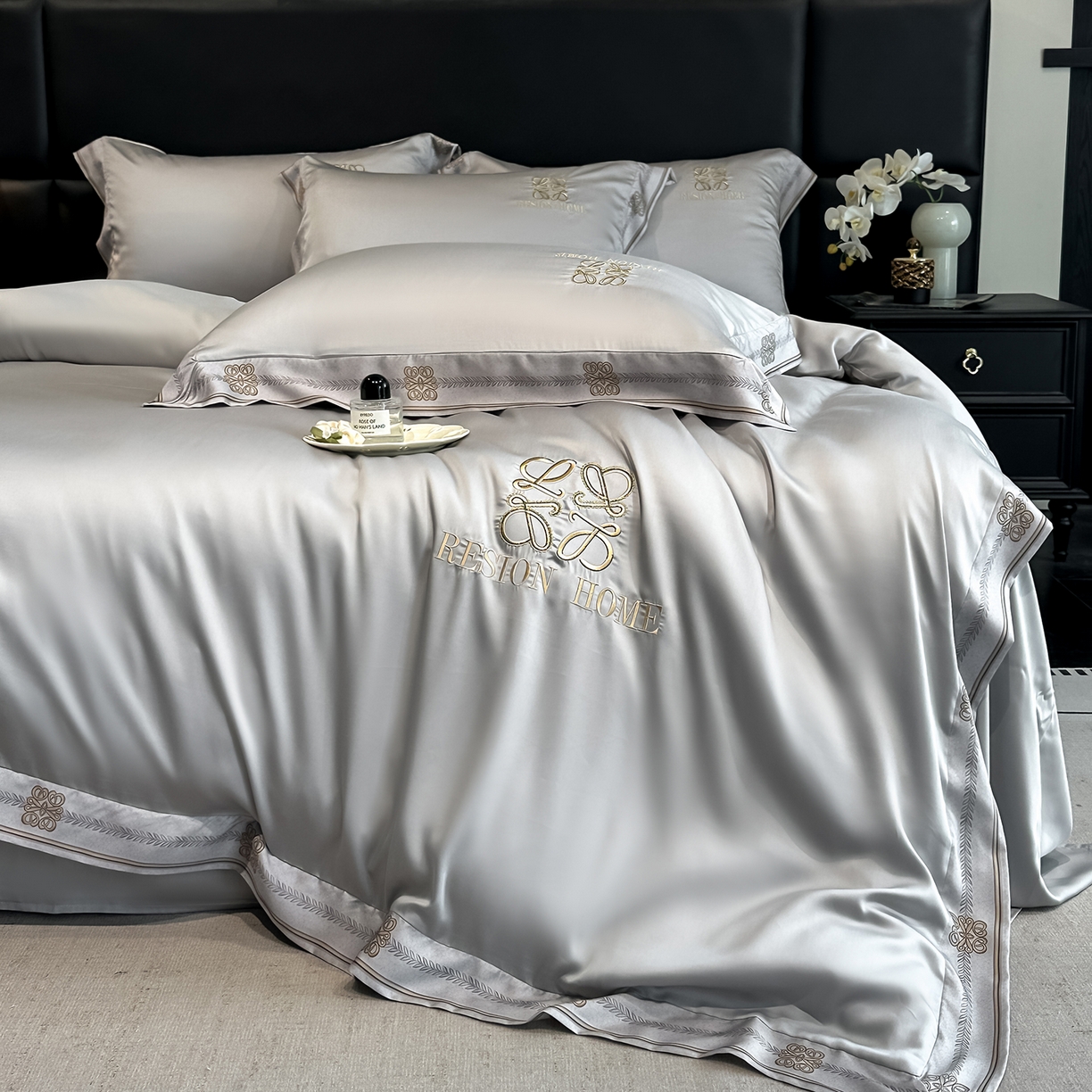 91家纺网 家纺一手货源 找家纺 （总）露梦家纺 2026新款A类水洗真丝轻奢刺绣拼接宽边四件套--贝拉系列