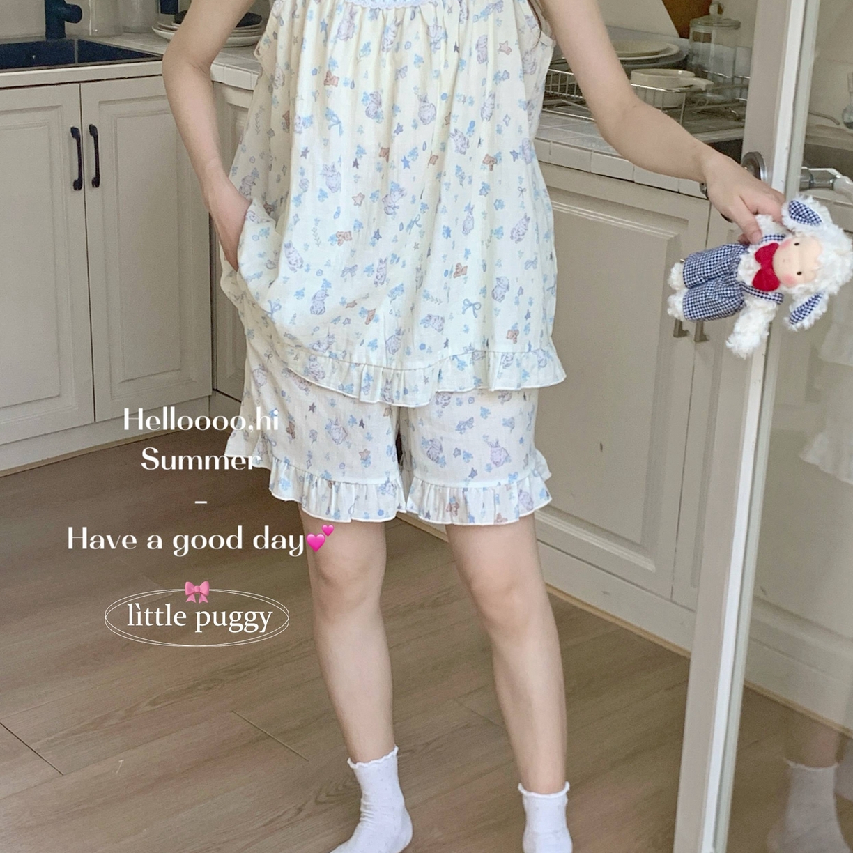 91家纺网 家纺一手货源 找家纺 （总）妍景家居生活馆 2026春夏新款小飞袖套装-米色雨后兔兔花园