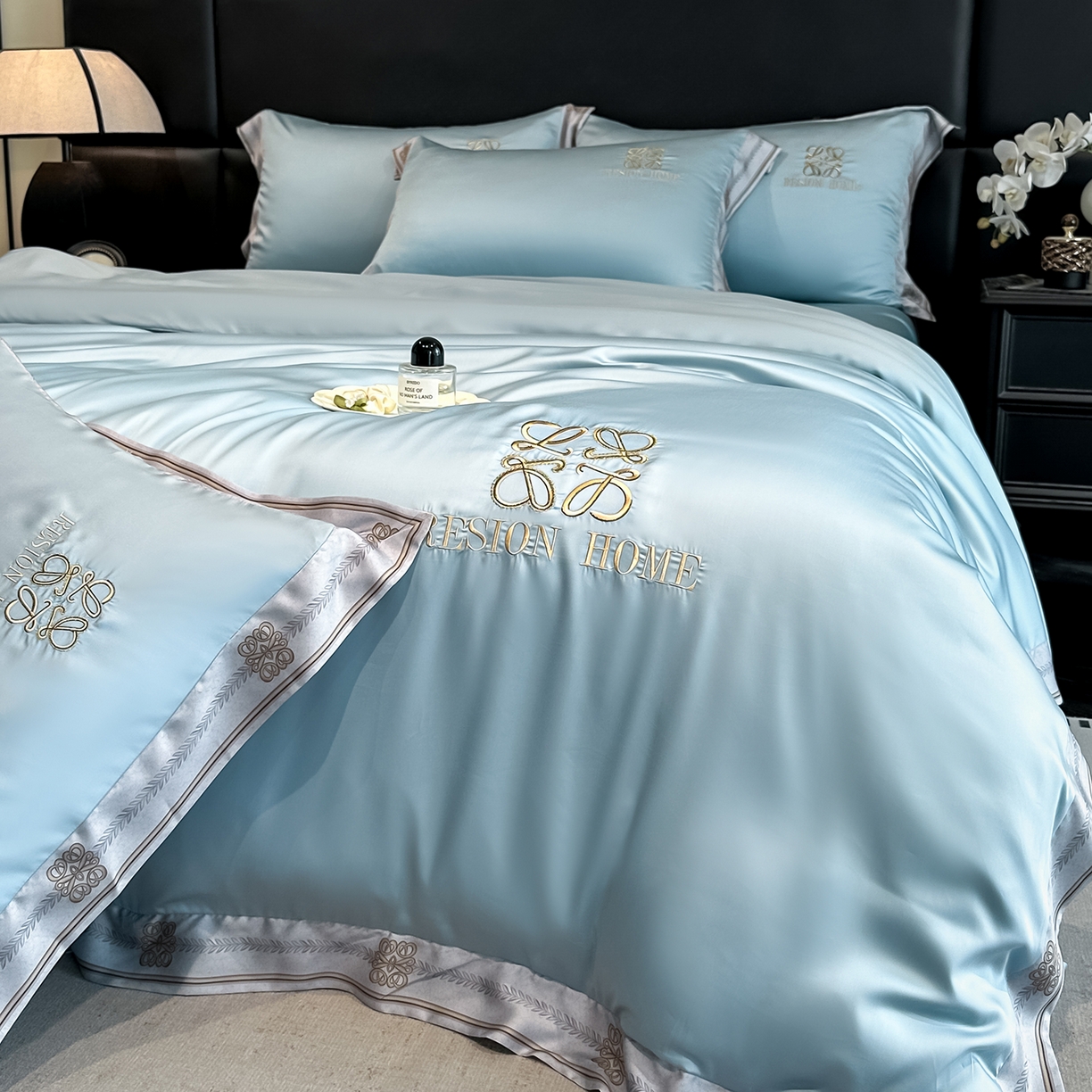 91家纺网 家纺一手货源 找家纺 （总）露梦家纺 2026新款A类水洗真丝轻奢刺绣拼接宽边四件套--贝拉系列