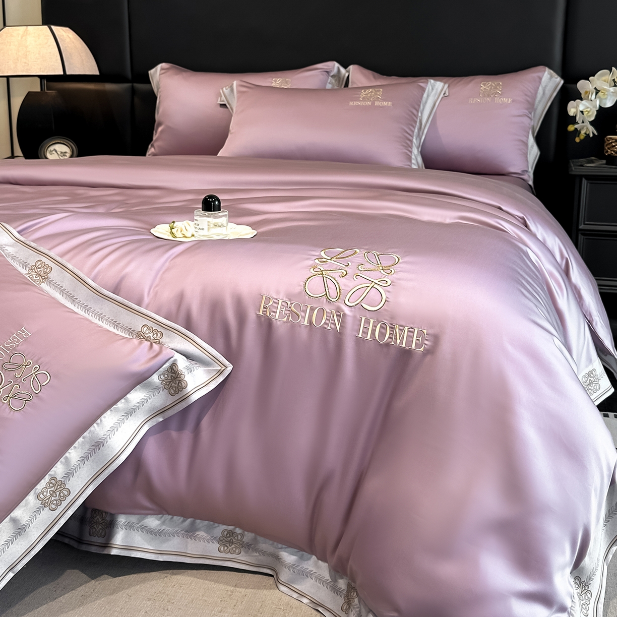 91家纺网 家纺一手货源 找家纺 （总）露梦家纺 2026新款A类水洗真丝轻奢刺绣拼接宽边四件套--贝拉系列