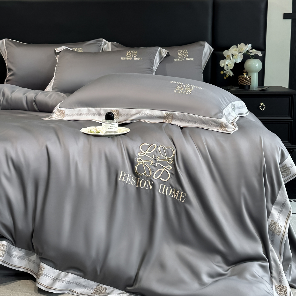 91家纺网 家纺一手货源 找家纺 露梦家纺 2026新款A类水洗真丝轻奢刺绣拼接宽边四件套--贝拉系列 贝拉-高级灰