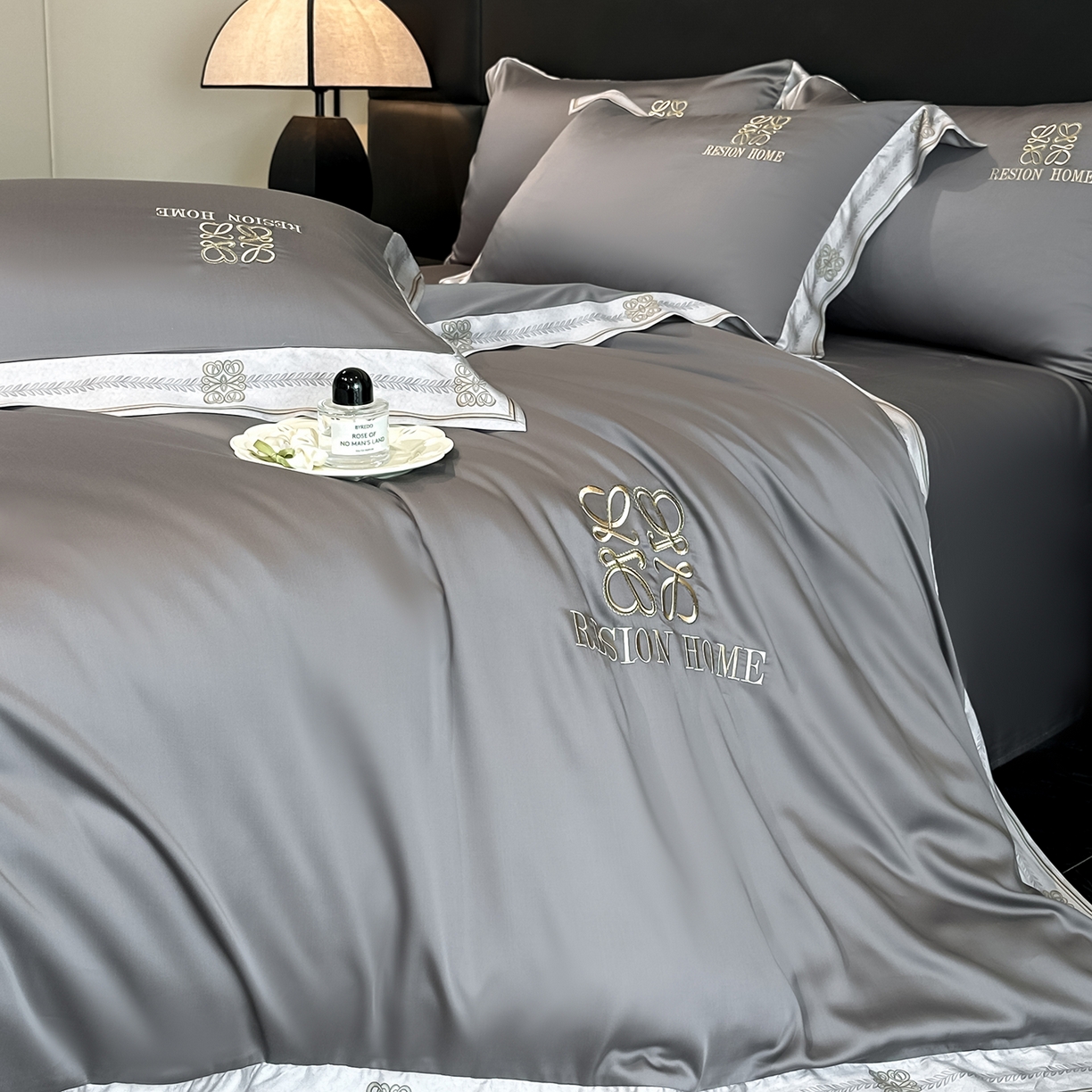 91家纺网 家纺一手货源 找家纺 露梦家纺 2026新款A类水洗真丝轻奢刺绣拼接宽边四件套--贝拉系列 贝拉-高级灰