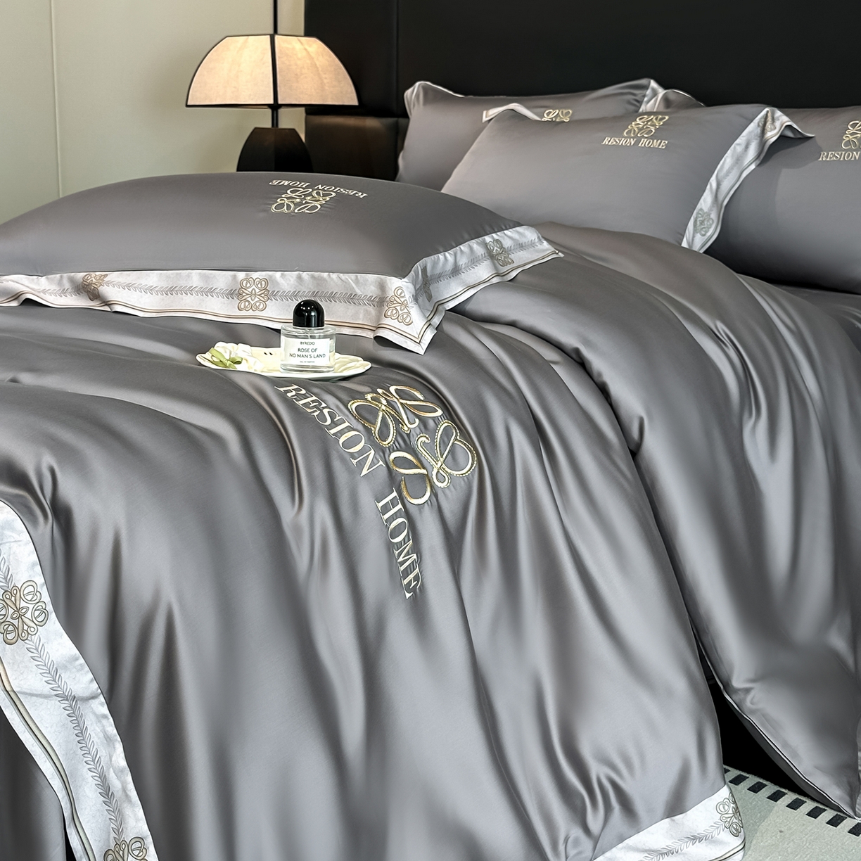 91家纺网 家纺一手货源 找家纺 露梦家纺 2026新款A类水洗真丝轻奢刺绣拼接宽边四件套--贝拉系列 贝拉-高级灰