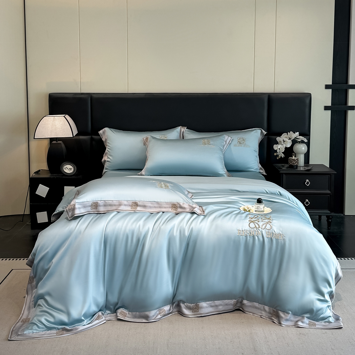 91家纺网 家纺一手货源 找家纺 露梦家纺 2026新款A类水洗真丝轻奢刺绣拼接宽边四件套--贝拉系列 贝拉-湖水蓝