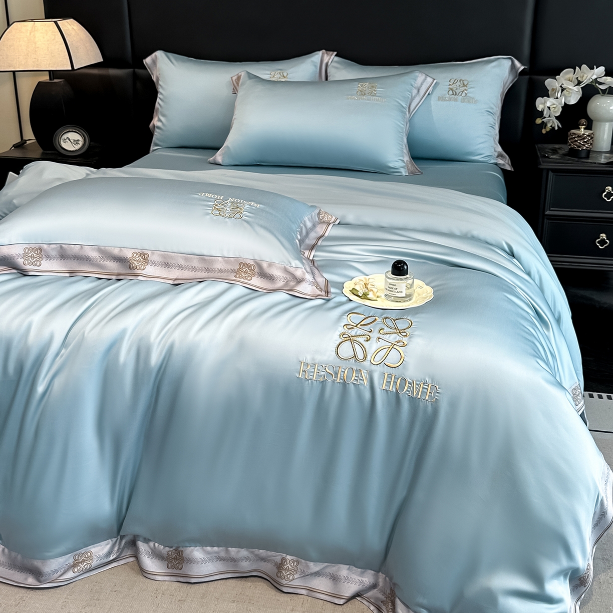 91家纺网 家纺一手货源 找家纺 露梦家纺 2026新款A类水洗真丝轻奢刺绣拼接宽边四件套--贝拉系列 贝拉-湖水蓝