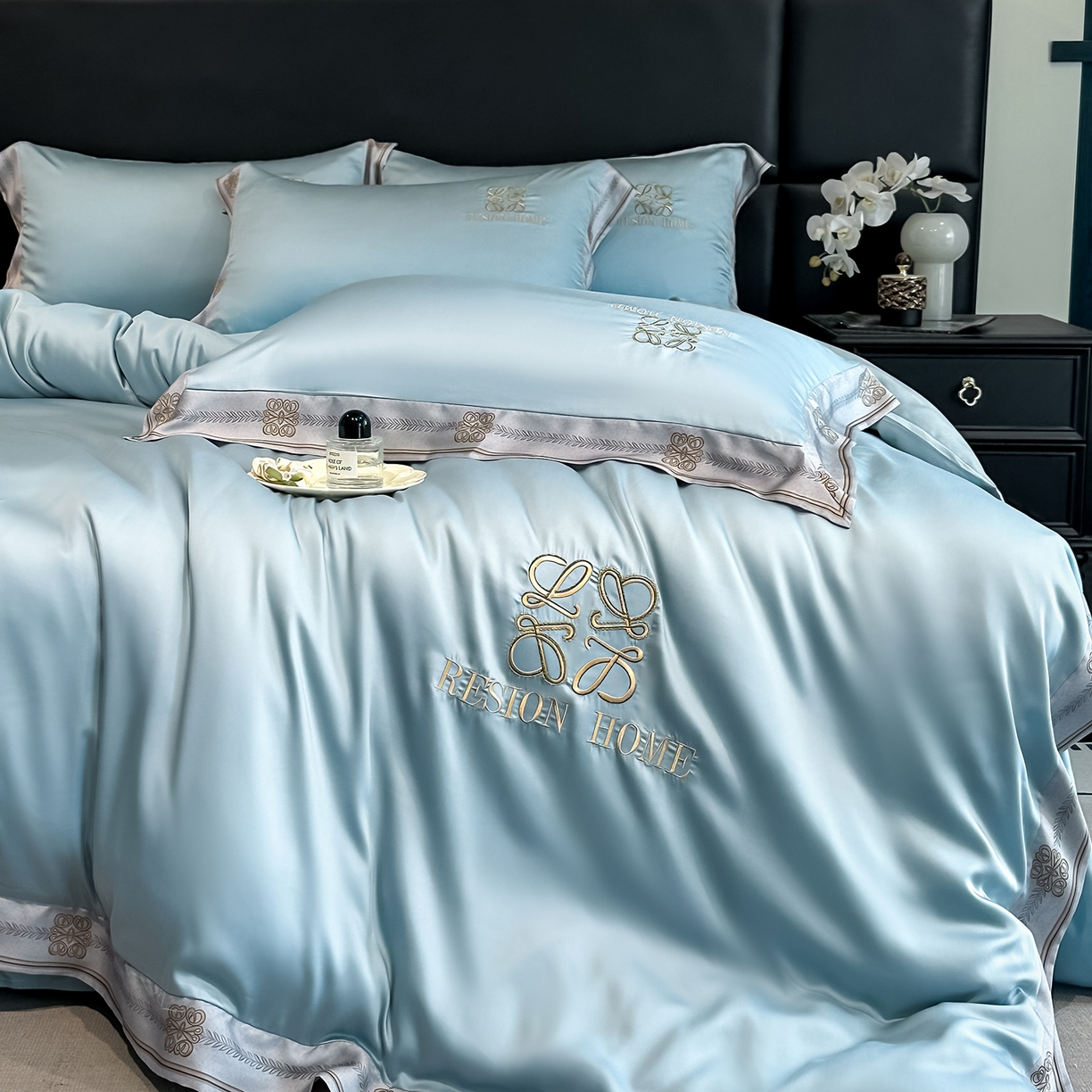 91家纺网 家纺一手货源 找家纺 露梦家纺 2026新款A类水洗真丝轻奢刺绣拼接宽边四件套--贝拉系列 贝拉-湖水蓝