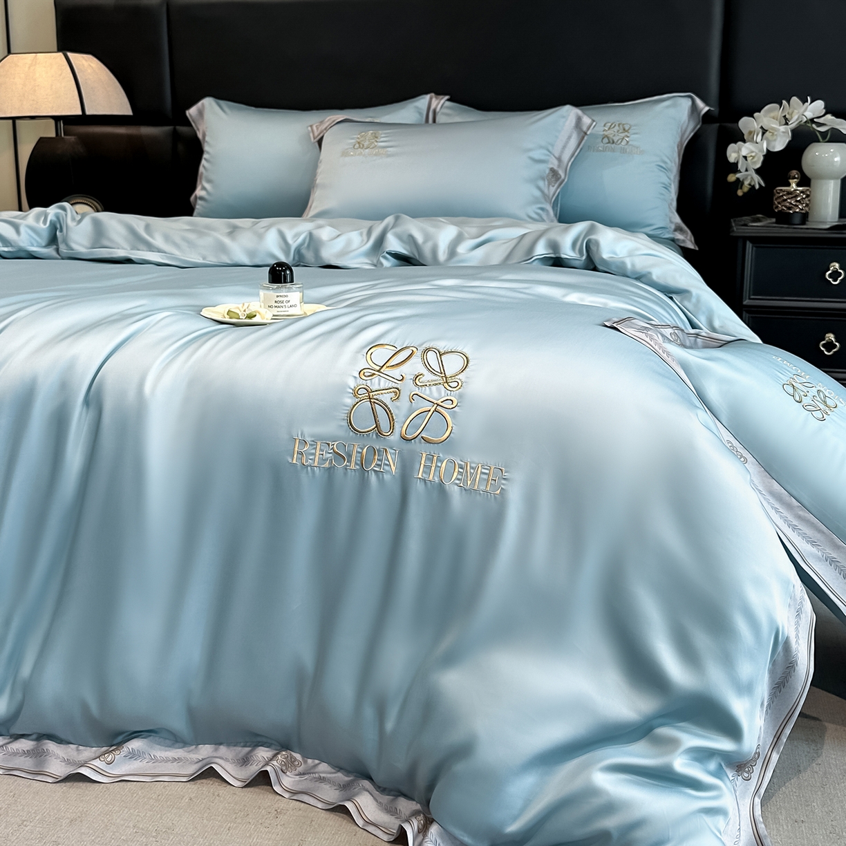 91家纺网 家纺一手货源 找家纺 露梦家纺 2026新款A类水洗真丝轻奢刺绣拼接宽边四件套--贝拉系列 贝拉-湖水蓝