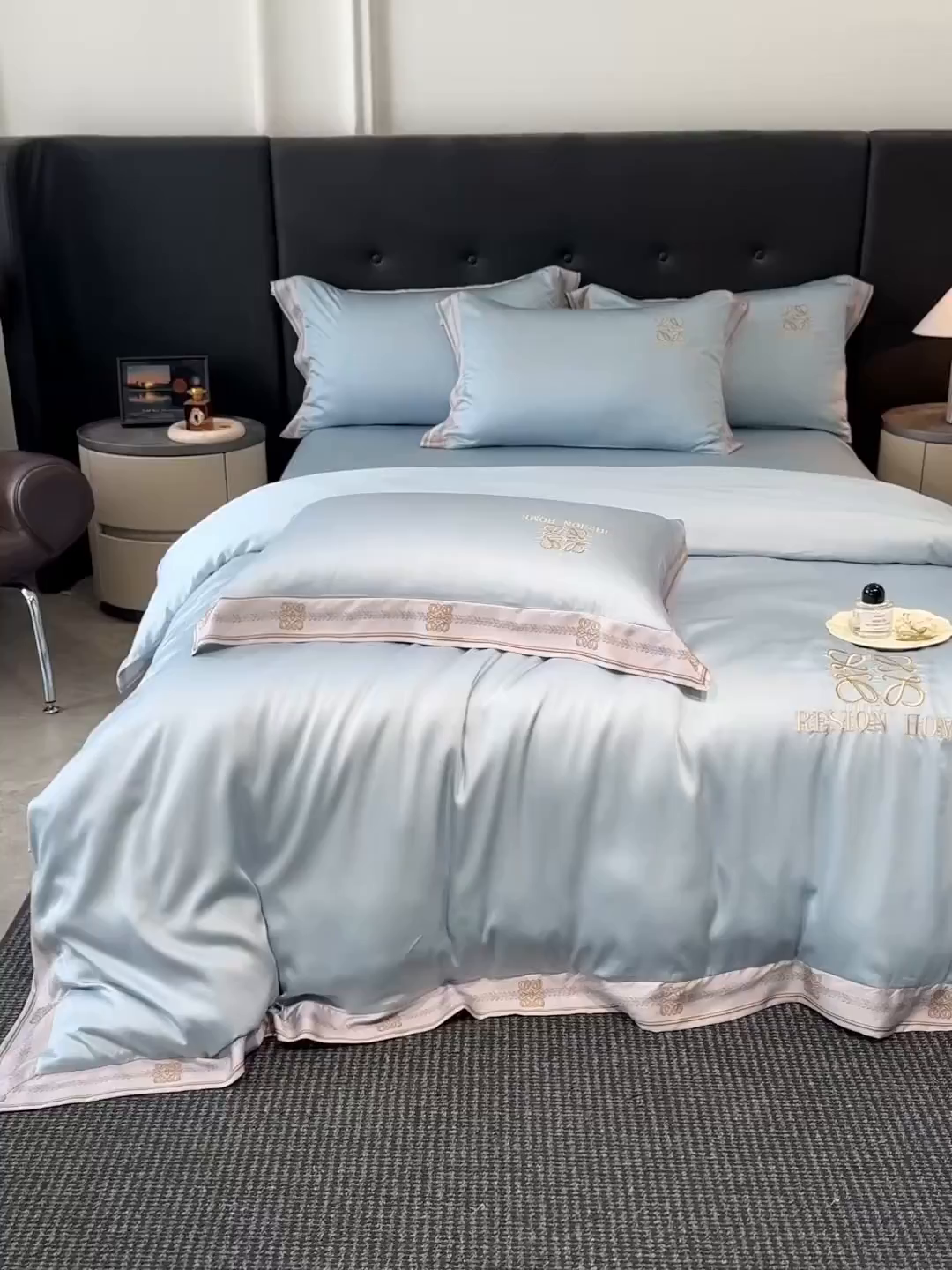 91家纺网 家纺一手货源 找家纺 露梦家纺 2026新款A类水洗真丝轻奢刺绣拼接宽边四件套--贝拉系列 贝拉-湖水蓝