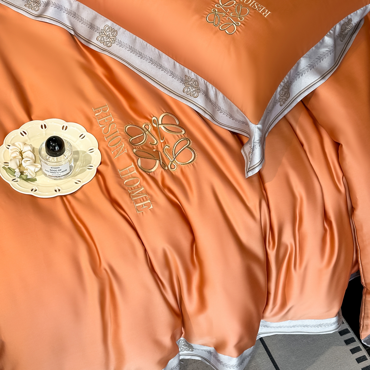 91家纺网 家纺一手货源 找家纺 露梦家纺 2026新款A类水洗真丝轻奢刺绣拼接宽边四件套--贝拉系列 贝拉-玛仕橘