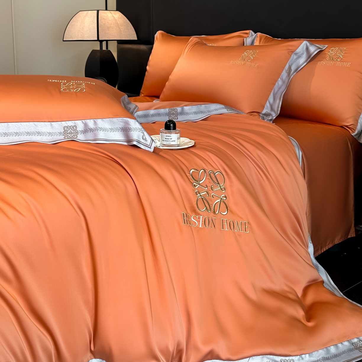 91家纺网 家纺一手货源 找家纺 露梦家纺 2026新款A类水洗真丝轻奢刺绣拼接宽边四件套--贝拉系列 贝拉-玛仕橘