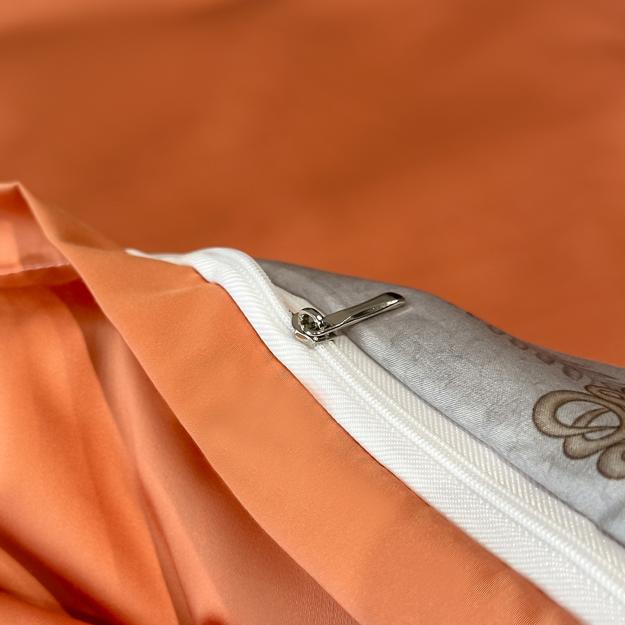 91家纺网 家纺一手货源 找家纺 露梦家纺 2026新款A类水洗真丝轻奢刺绣拼接宽边四件套--贝拉系列 贝拉-玛仕橘