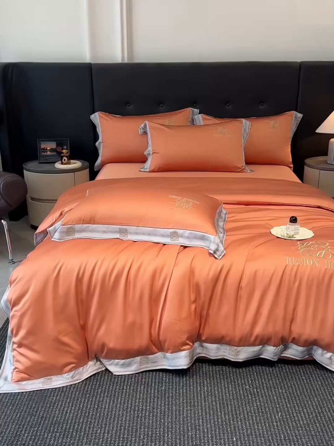91家纺网 家纺一手货源 找家纺 露梦家纺 2026新款A类水洗真丝轻奢刺绣拼接宽边四件套--贝拉系列 贝拉-玛仕橘