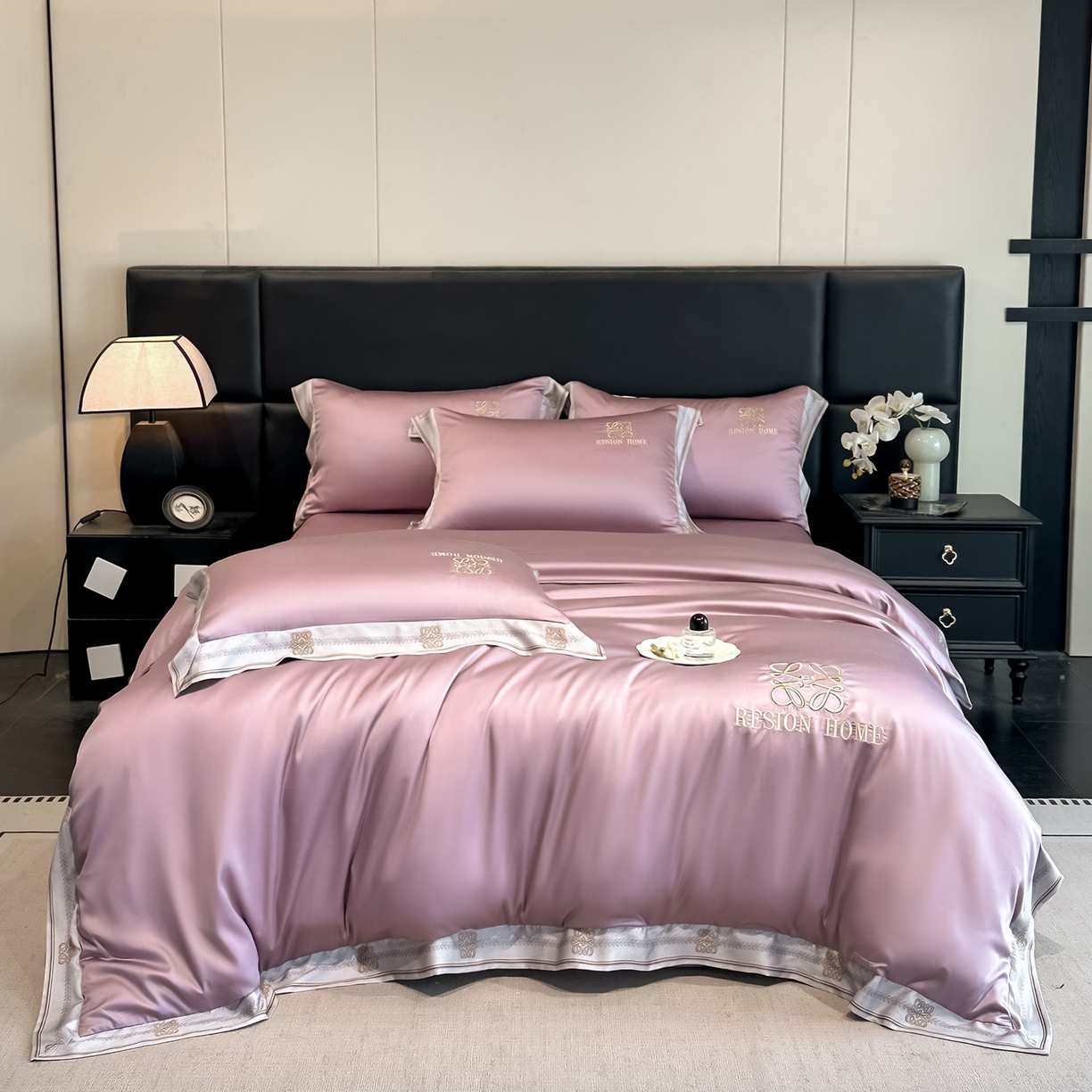 91家纺网 家纺一手货源 找家纺 露梦家纺 2026新款A类水洗真丝轻奢刺绣拼接宽边四件套--贝拉系列 贝拉-木槿紫