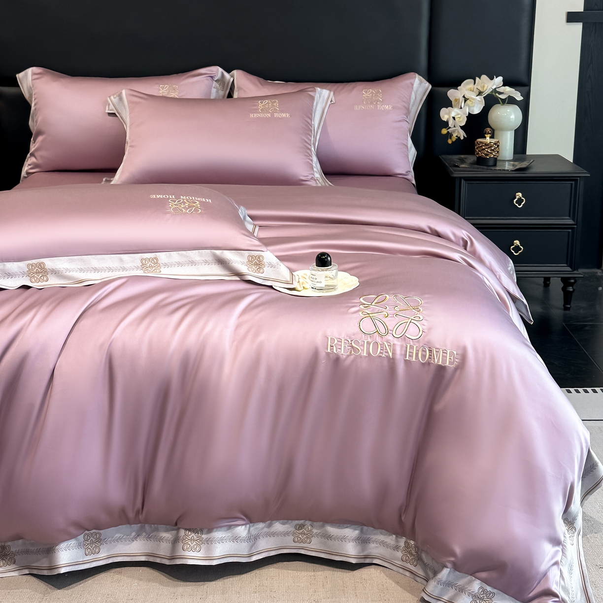 91家纺网 家纺一手货源 找家纺 露梦家纺 2026新款A类水洗真丝轻奢刺绣拼接宽边四件套--贝拉系列 贝拉-木槿紫