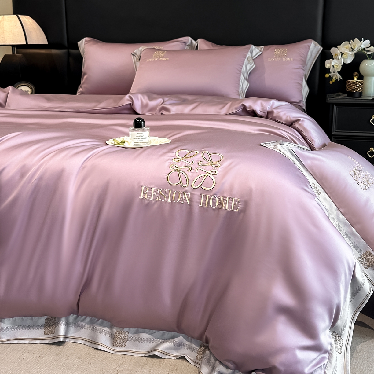 91家纺网 家纺一手货源 找家纺 露梦家纺 2026新款A类水洗真丝轻奢刺绣拼接宽边四件套--贝拉系列 贝拉-木槿紫