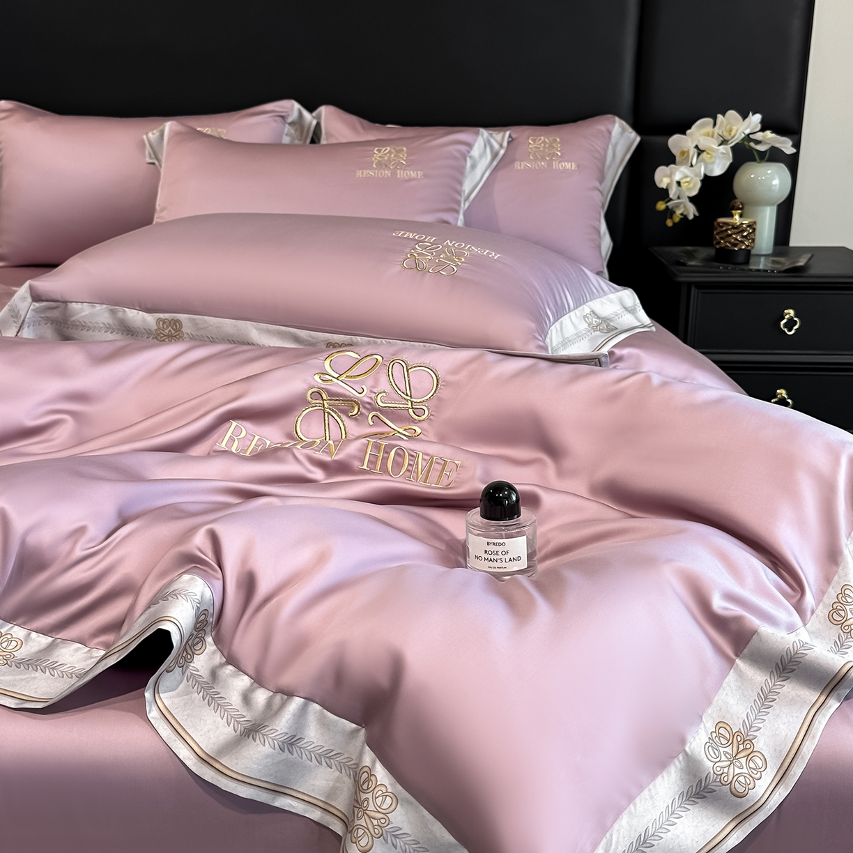 91家纺网 家纺一手货源 找家纺 露梦家纺 2026新款A类水洗真丝轻奢刺绣拼接宽边四件套--贝拉系列 贝拉-木槿紫