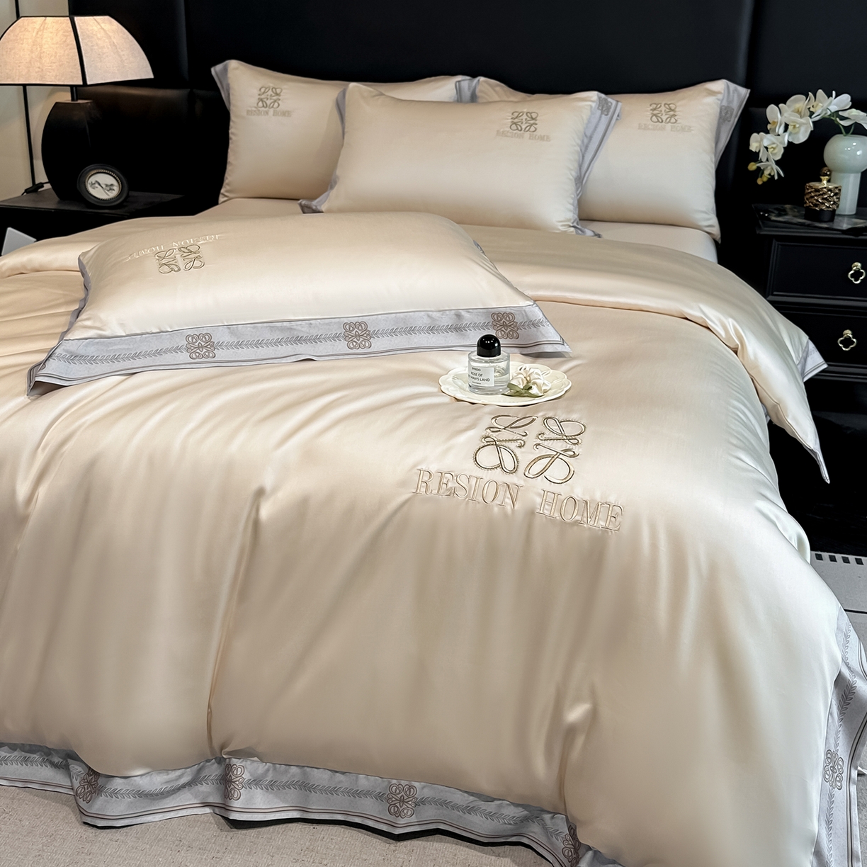 91家纺网 家纺一手货源 找家纺 露梦家纺 2026新款A类水洗真丝轻奢刺绣拼接宽边四件套--贝拉系列 贝拉-浅香槟