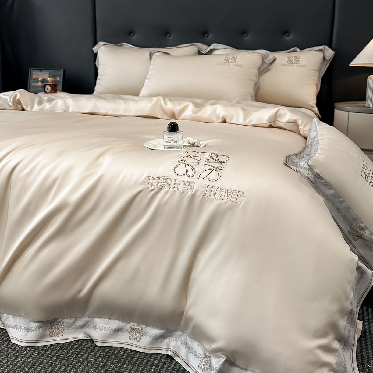 91家纺网 家纺一手货源 找家纺 露梦家纺 2026新款A类水洗真丝轻奢刺绣拼接宽边四件套--贝拉系列 贝拉-浅香槟