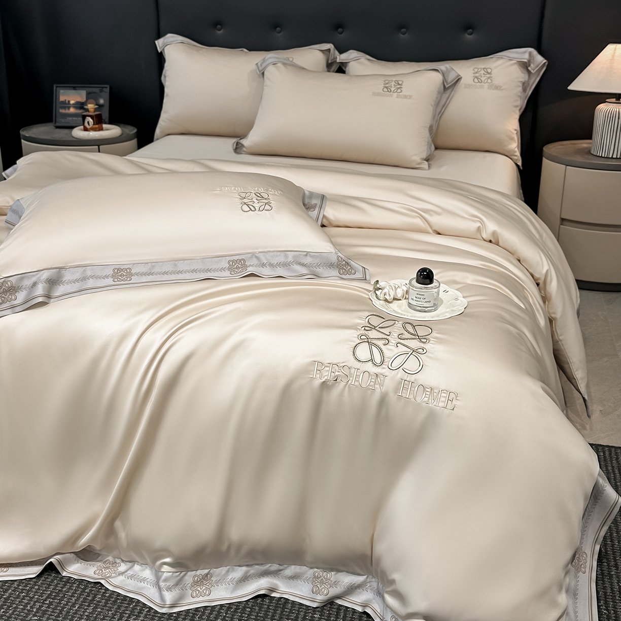 91家纺网 家纺一手货源 找家纺 露梦家纺 2026新款A类水洗真丝轻奢刺绣拼接宽边四件套--贝拉系列 贝拉-浅香槟