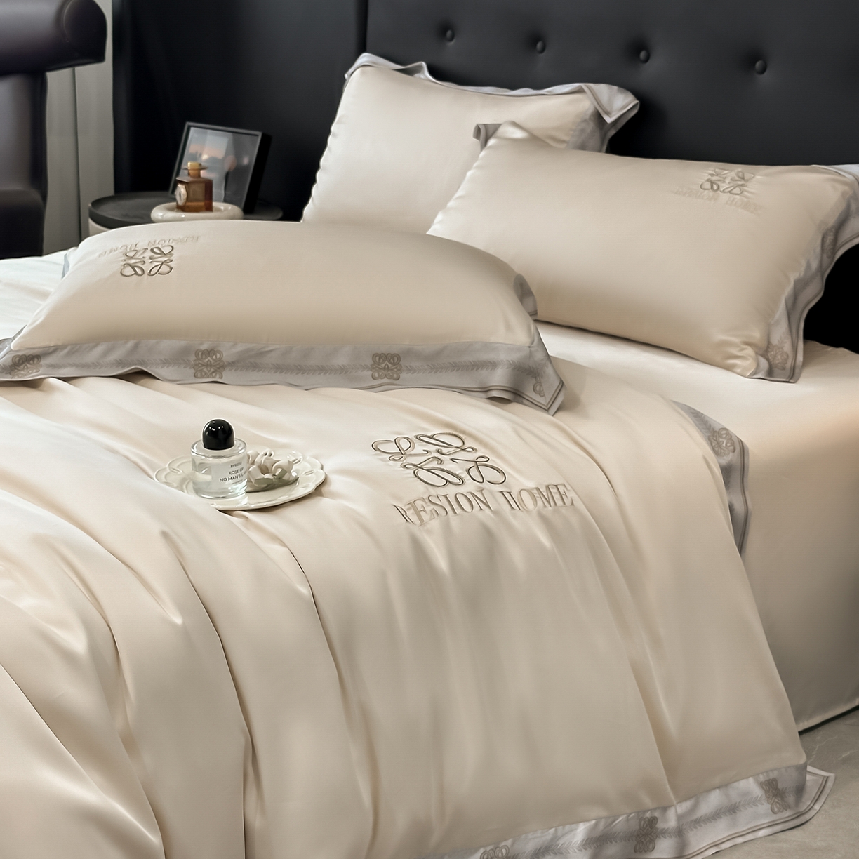 91家纺网 家纺一手货源 找家纺 露梦家纺 2026新款A类水洗真丝轻奢刺绣拼接宽边四件套--贝拉系列 贝拉-浅香槟