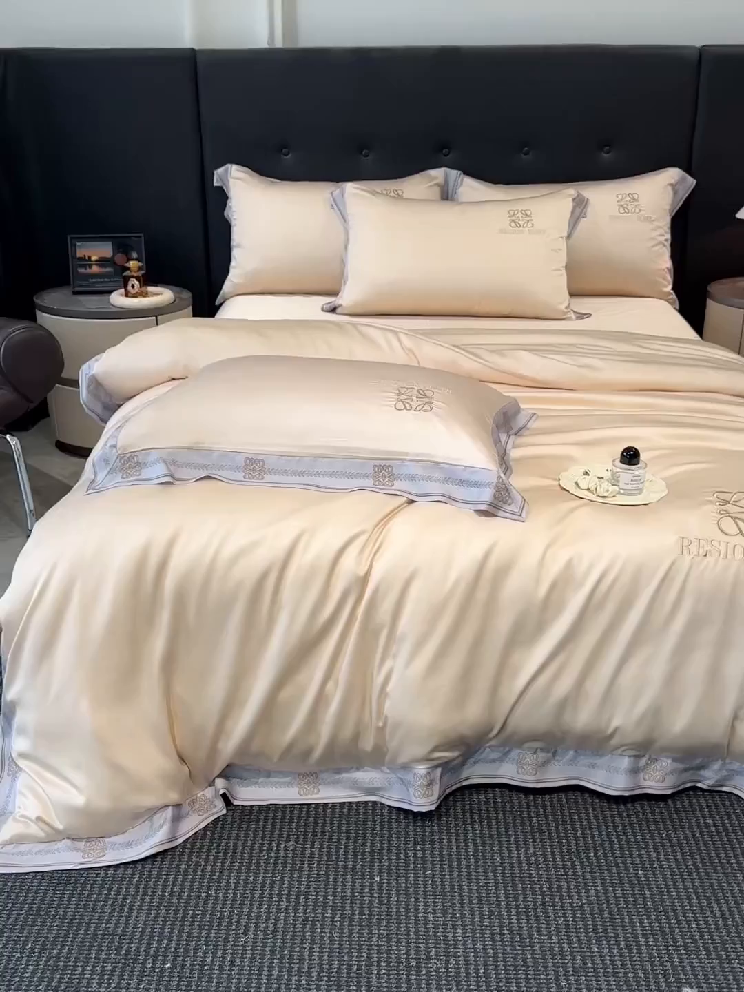 91家纺网 家纺一手货源 找家纺 露梦家纺 2026新款A类水洗真丝轻奢刺绣拼接宽边四件套--贝拉系列 贝拉-浅香槟