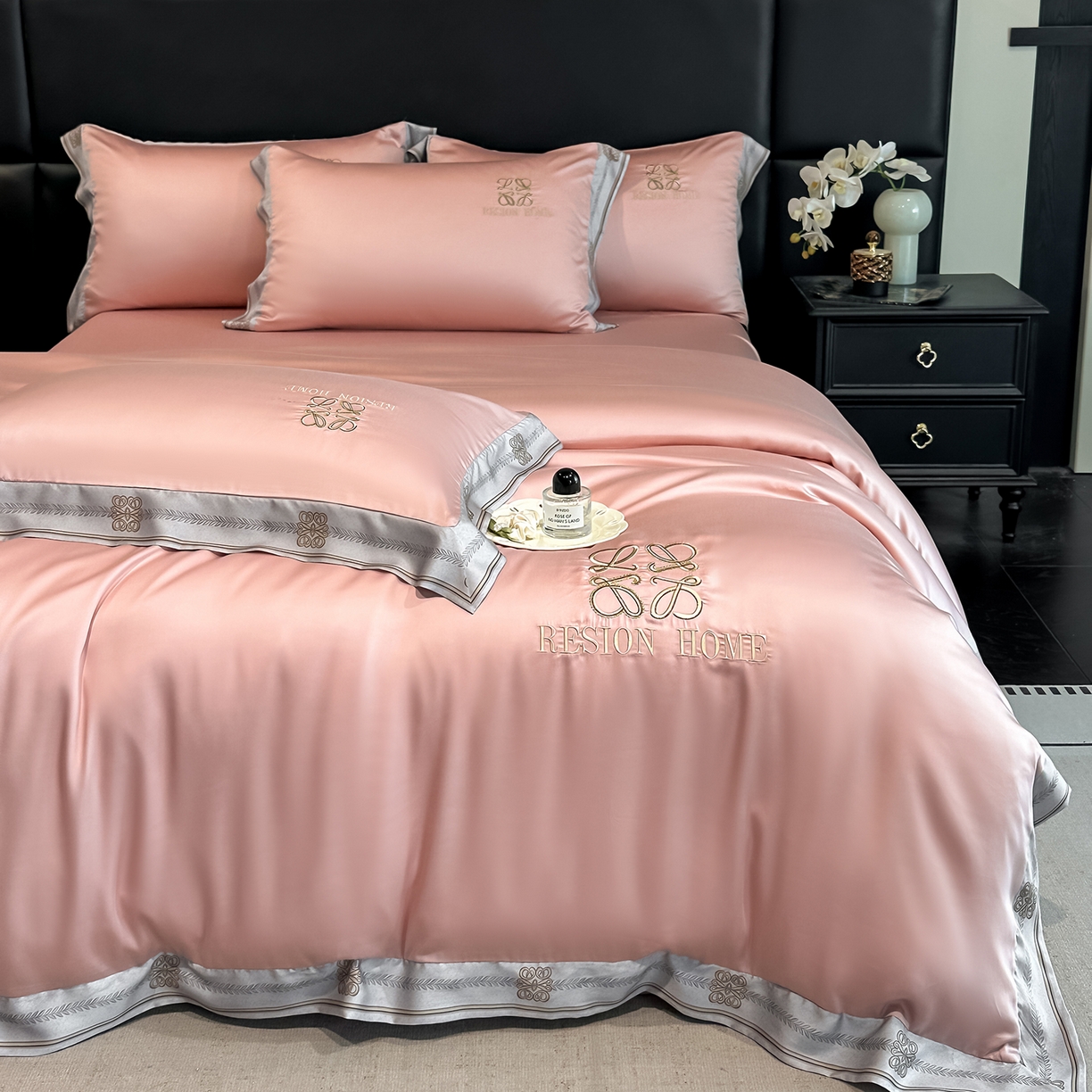 91家纺网 家纺一手货源 找家纺 露梦家纺 2026新款A类水洗真丝轻奢刺绣拼接宽边四件套--贝拉系列 贝拉-胭脂粉