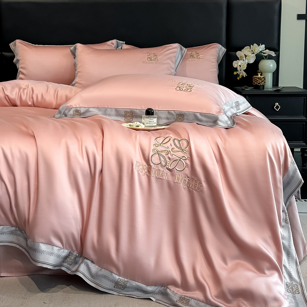 91家纺网 家纺一手货源 找家纺 露梦家纺 2026新款A类水洗真丝轻奢刺绣拼接宽边四件套--贝拉系列 贝拉-胭脂粉