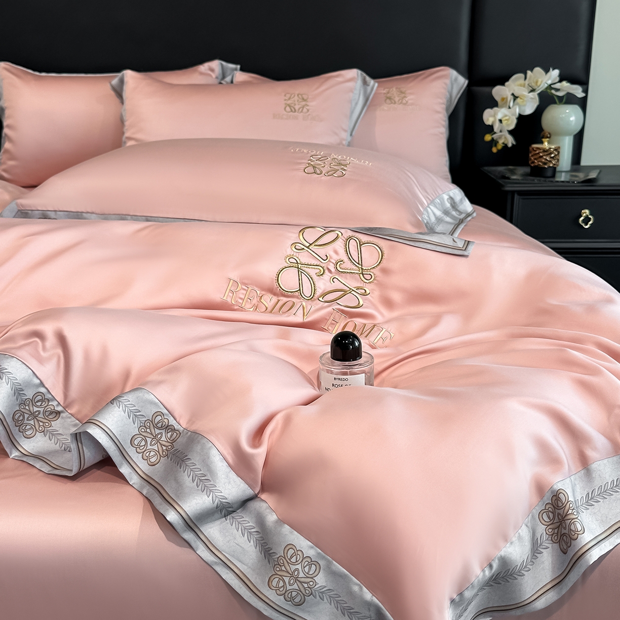 91家纺网 家纺一手货源 找家纺 露梦家纺 2026新款A类水洗真丝轻奢刺绣拼接宽边四件套--贝拉系列 贝拉-胭脂粉