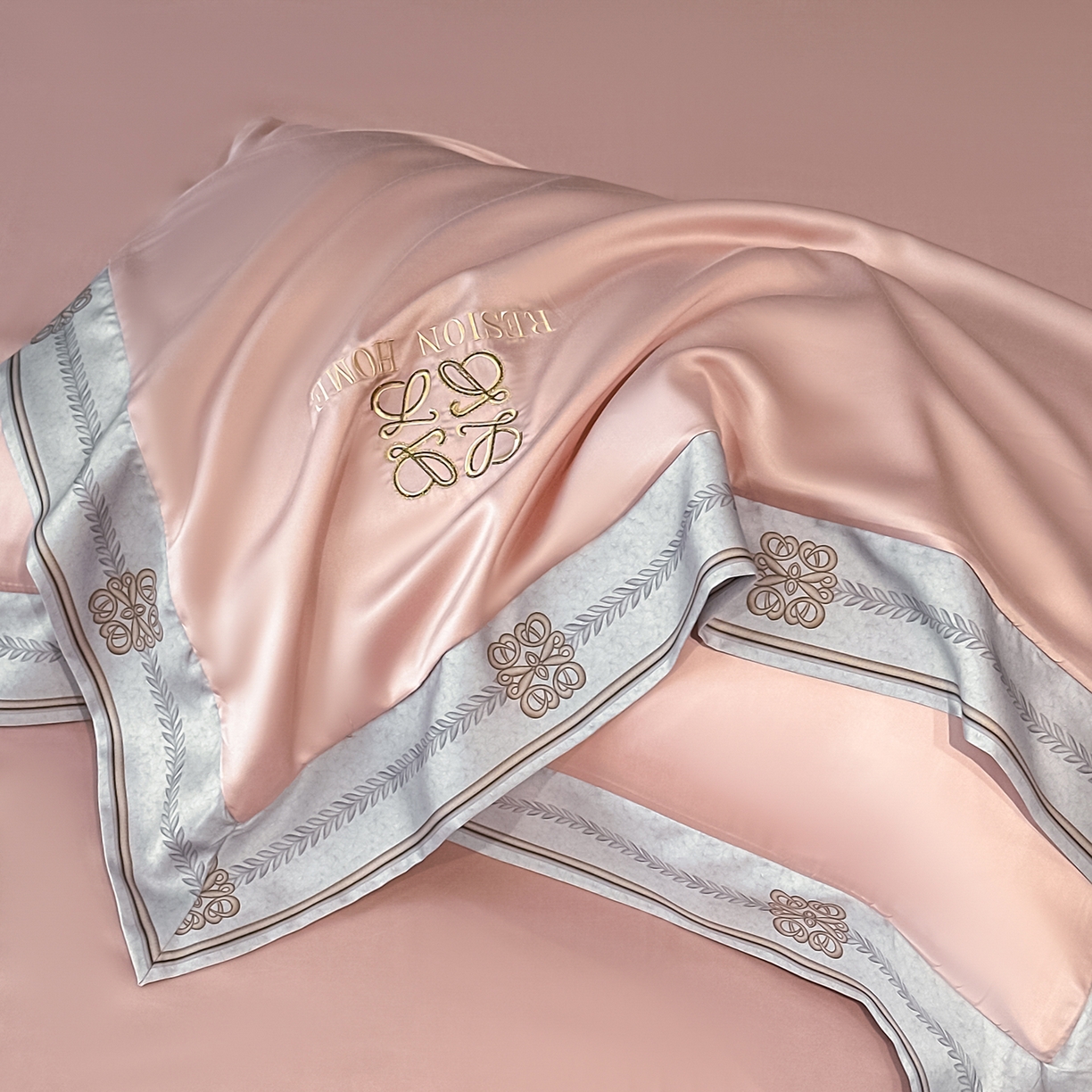 91家纺网 家纺一手货源 找家纺 露梦家纺 2026新款A类水洗真丝轻奢刺绣拼接宽边四件套--贝拉系列 贝拉-胭脂粉