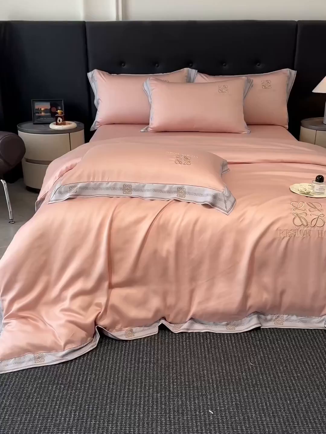 91家纺网 家纺一手货源 找家纺 露梦家纺 2026新款A类水洗真丝轻奢刺绣拼接宽边四件套--贝拉系列 贝拉-胭脂粉