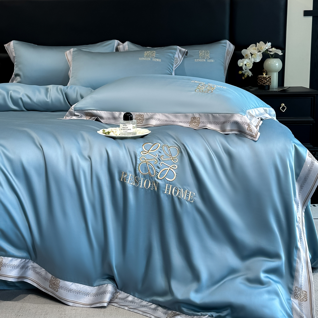 91家纺网 家纺一手货源 找家纺 露梦家纺 2026新款A类水洗真丝轻奢刺绣拼接宽边四件套--贝拉系列 贝拉-月光蓝