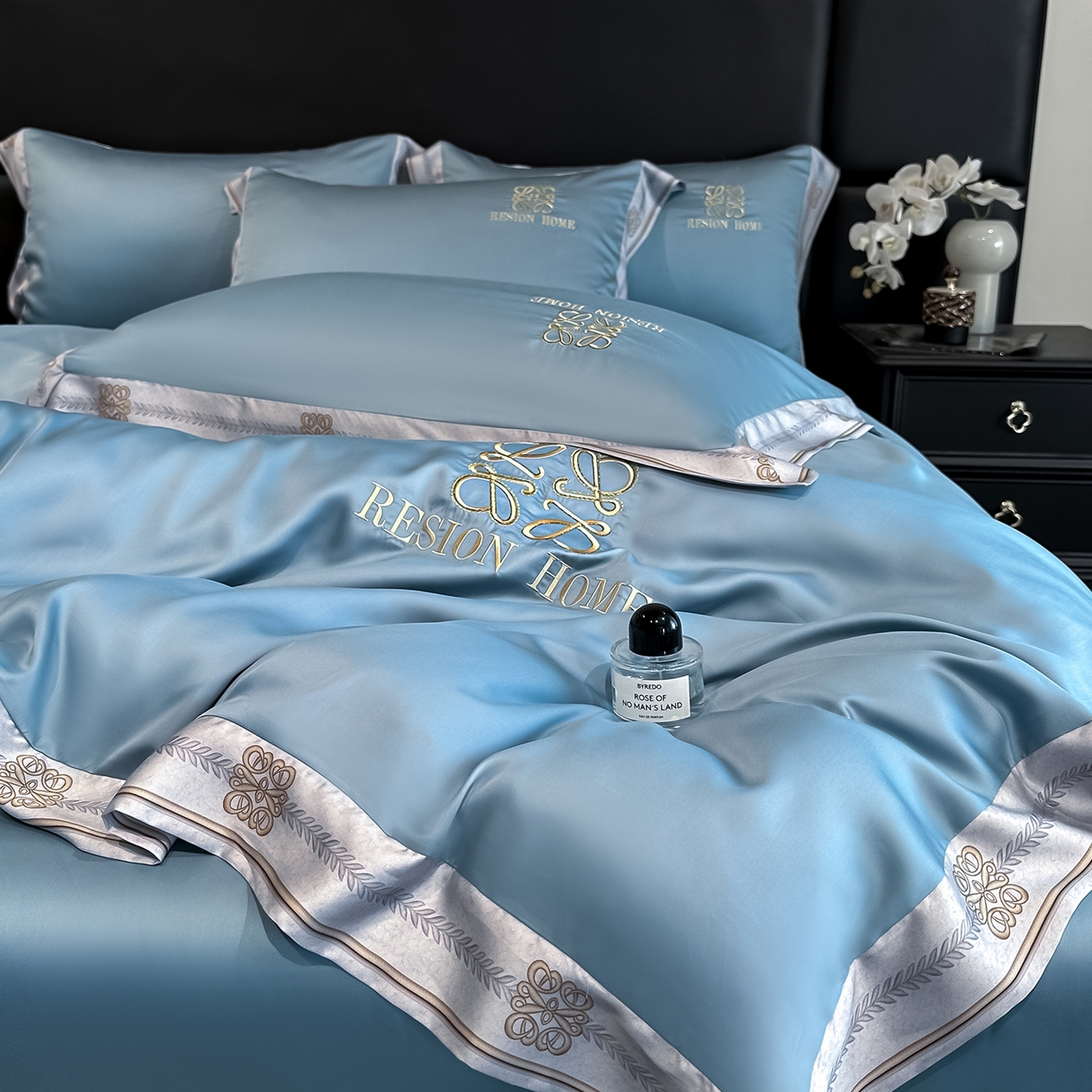 91家纺网 家纺一手货源 找家纺 露梦家纺 2026新款A类水洗真丝轻奢刺绣拼接宽边四件套--贝拉系列 贝拉-月光蓝