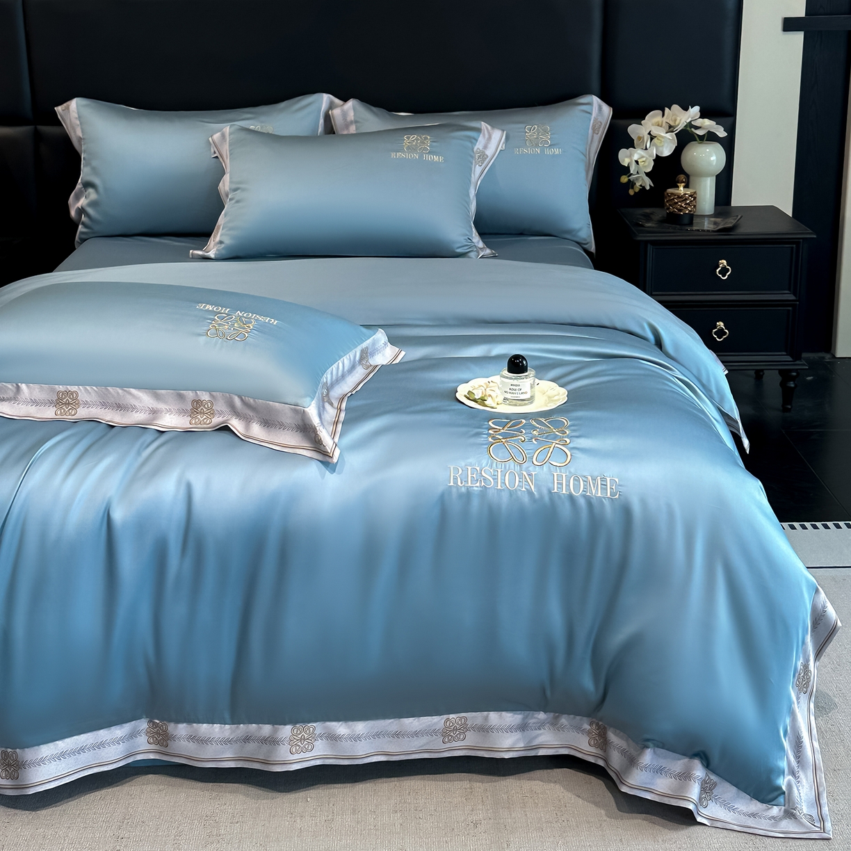 91家纺网 家纺一手货源 找家纺 露梦家纺 2026新款A类水洗真丝轻奢刺绣拼接宽边四件套--贝拉系列 贝拉-月光蓝