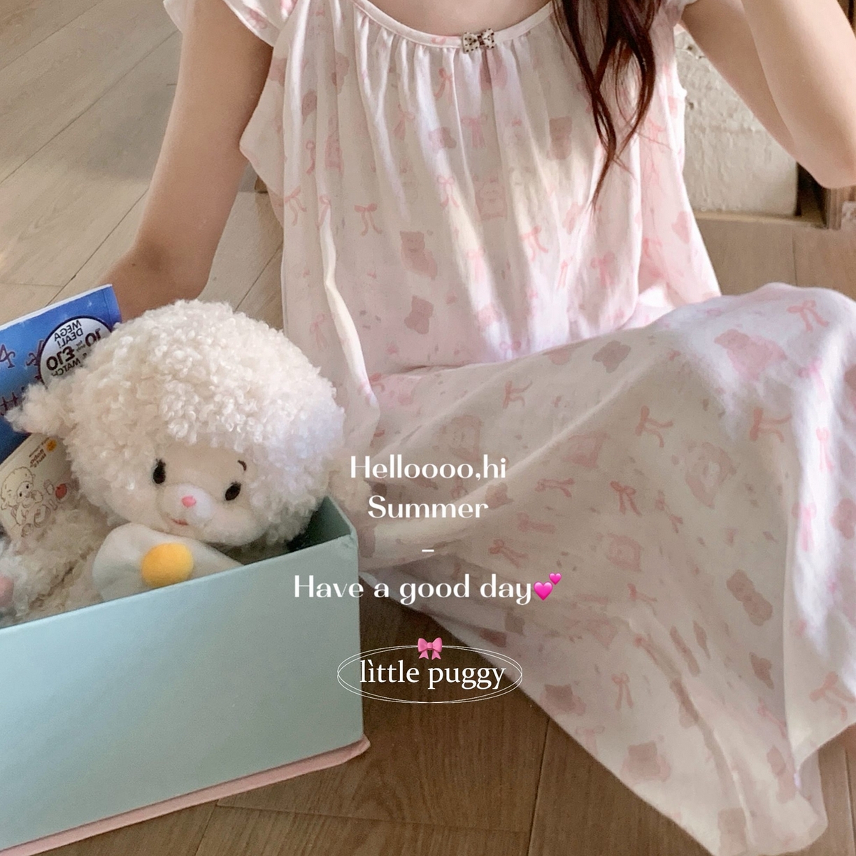 91家纺网 家纺一手货源 找家纺 妍景家居生活馆 2026新款双层纱小飞袖睡裙 沙发兔与熊