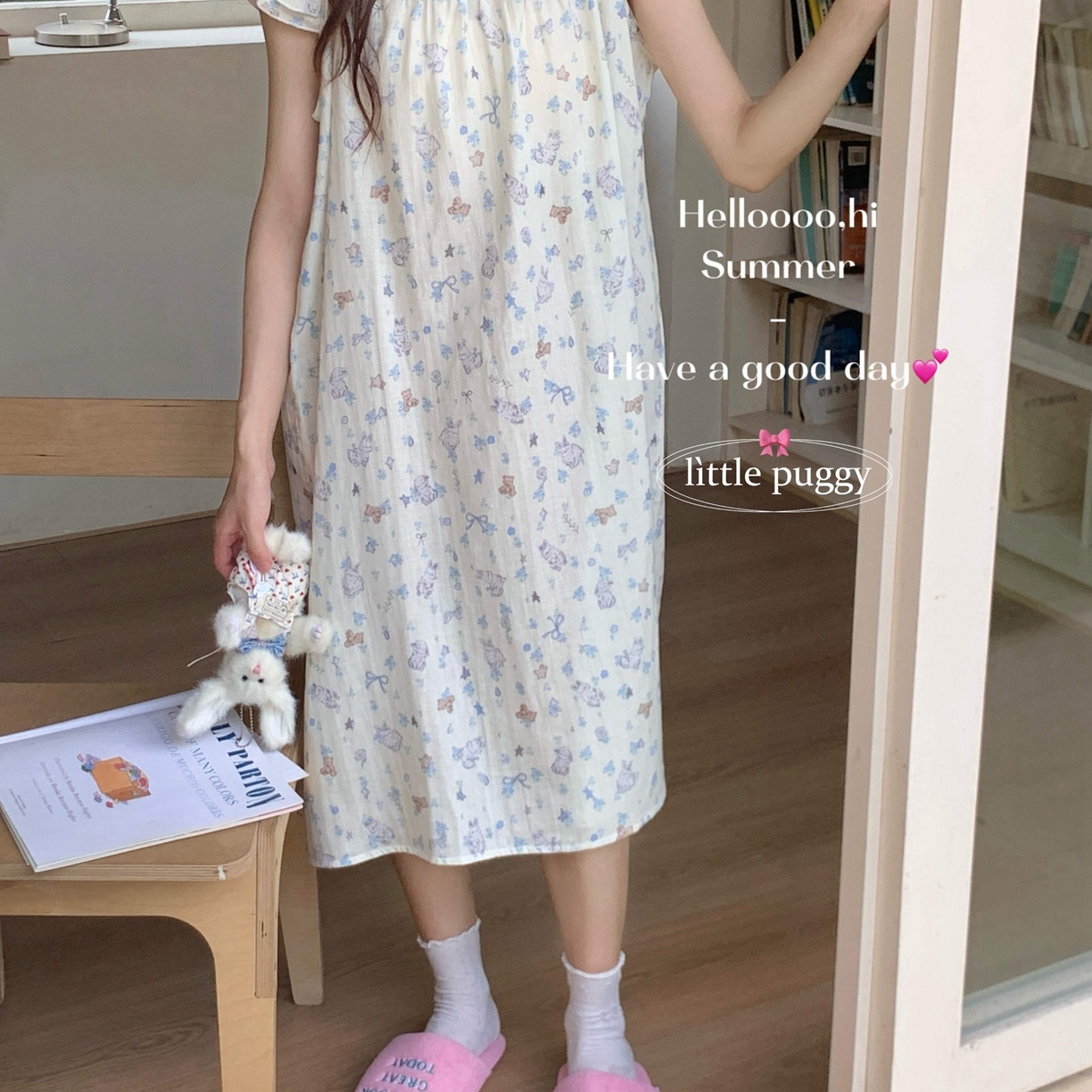 91家纺网 家纺一手货源 找家纺 妍景家居生活馆 2026新款双层纱小飞袖睡裙 雨后兔兔花园米白