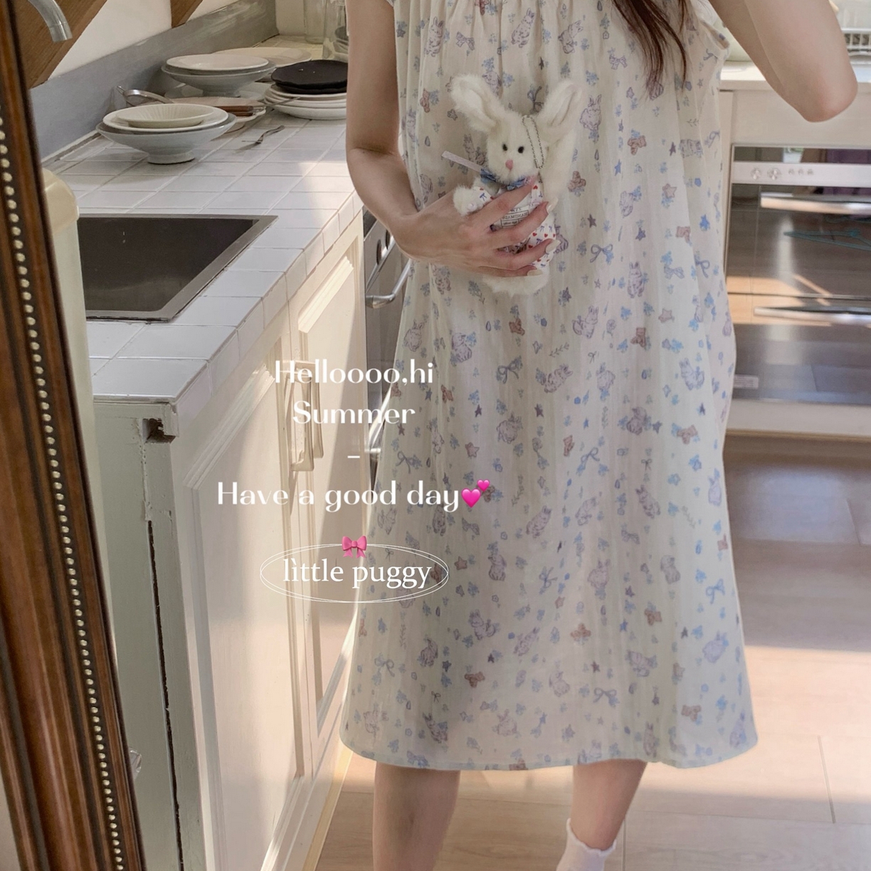 91家纺网 家纺一手货源 找家纺 妍景家居生活馆 2026新款双层纱小飞袖睡裙 雨后兔兔花园米白