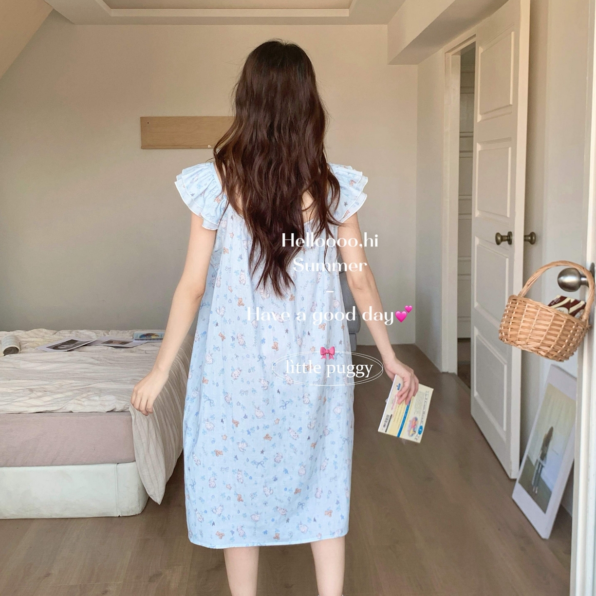 91家纺网 家纺一手货源 找家纺 妍景家居生活馆 2026新款双层纱小飞袖睡裙 雨后兔兔花园蓝