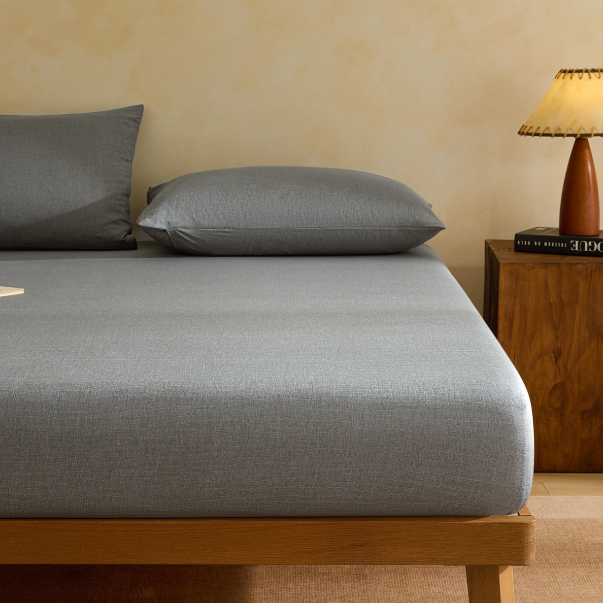 91家纺网 家纺一手货源 找家纺 梵克保罗 2026新品竹纤维床笠凉感纹理感  30%竹纤维 70%超细纤维 竹纤维-浅灰