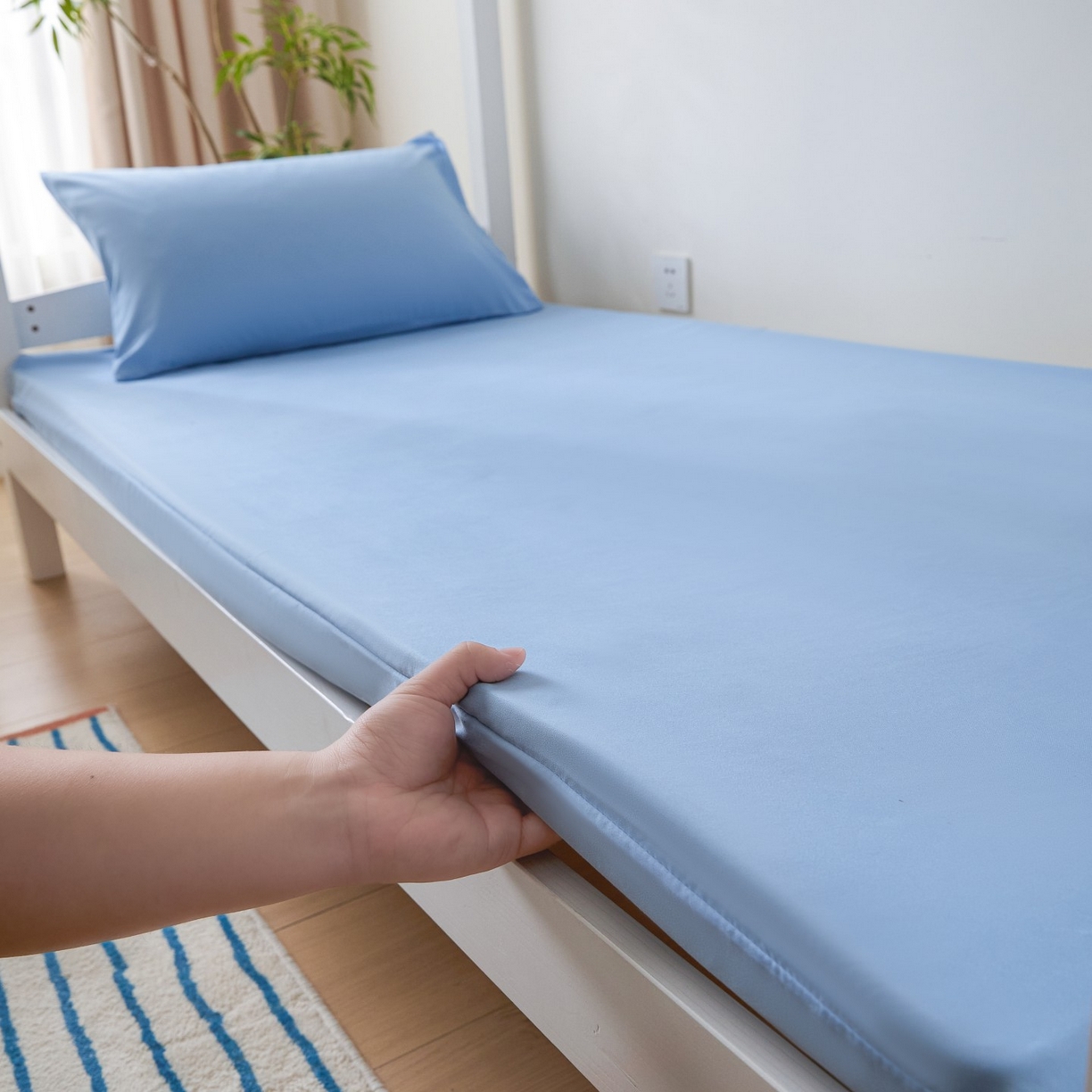 91家纺网 家纺一手货源 找家纺 梵克保罗 2026新款亲肤舒适简约款学生床床垫套 蓝色